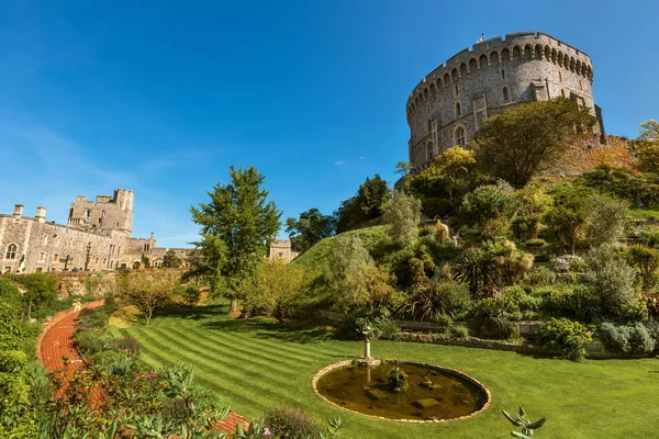 Torre Redonda do Castelo de Windsor, Berkshire, Inglaterra. Residência Oficial de Sua Majestade A Rainha . — Fotografia de Stock