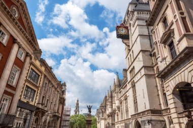 Londra, Temple Bar, Anıt ve Kraliyet Adalet Mahkemeleri.