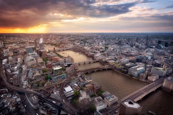 Εναέρια θέα του ορίζοντα του Λονδίνου στο Sunset, Ηνωμένο Βασίλειο. — Φωτογραφία Αρχείου