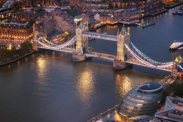 Tower Bridge i River Thames antena widok na Magic Hour, Londyn, Wielka Brytania. — Zdjęcie stockowe