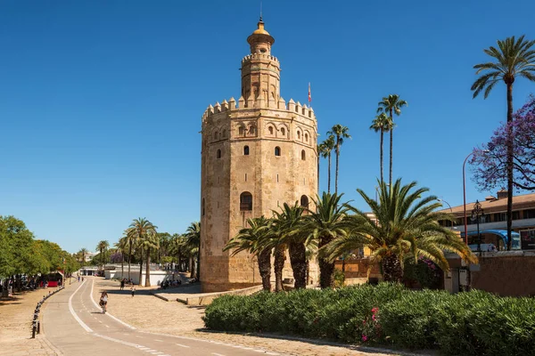 Torre del Oro Monumento medieval de principios del siglo XIII en Sevilla, España, Andalucía . —  Fotos de Stock