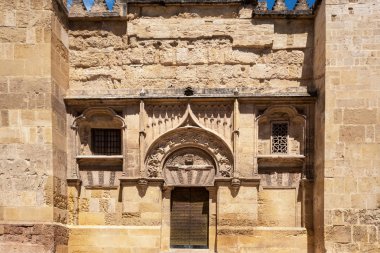 Cordoba, İspanya'daki Cami Katedrali. Dış duvar cephe görünümü.