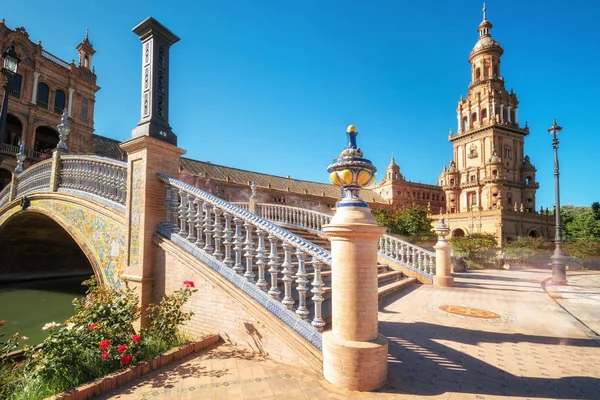 Spanish Square Plaza de Espana in Sevilla in a beautiful summer day, Spain. — Stock fotografie