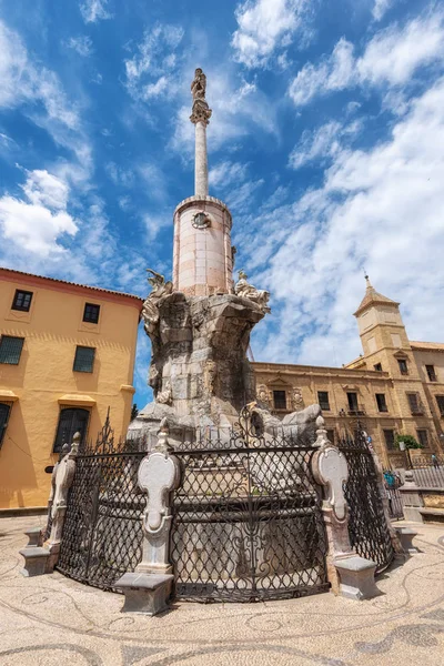 Triumf Saint Raphael Triunfo de San Rafael är ett monument över ärkeängeln Raphael byggdes på sjuttonde århundradet i Cordoba, Spanien. — Stockfoto