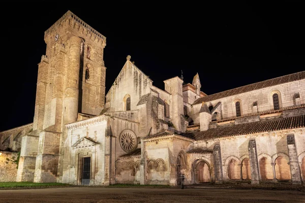 Monasterio de las Huelgas gece sahnesi - Burgos. Santa Maria la Real de Las Huelgas Manastırı - Burgos, Kastilya ve Leon, İspanya. — Stok fotoğraf