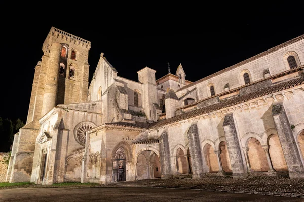 Monasterio de las Huelgas gece sahnesi - Burgos. Santa Maria la Real de Las Huelgas Manastırı - Burgos, Kastilya ve Leon, İspanya. — Stok fotoğraf