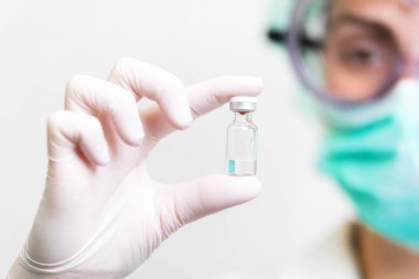Virüs pandemik uyarı, doktor aşı tavsiye, hastalık önleme. 