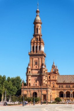 Ünlü Plaza de Espana, Sevilla, İspanya. Turistik cazibe dönüm noktası.
