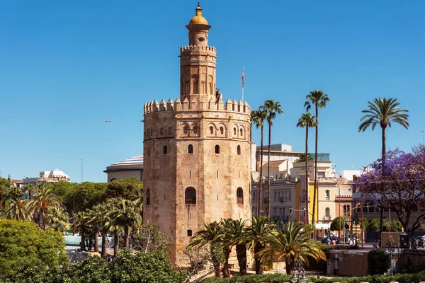 Torre del Oro Monumento medieval de principios del siglo XIII en Sevilla, España, Andalucía . —  Fotos de Stock