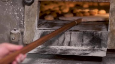 Baker ile yaptırmayı taze pişmiş ekmek fırın küreği.. 