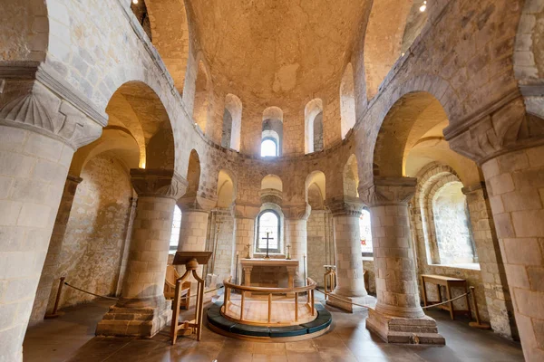 London, Storbritannien-maj 12 2019: romansk kapell av St John evangelisten inne i White Tower Building på Tower of London, Kungliga slottet och slottet vid Themsen i London, England. — Stockfoto