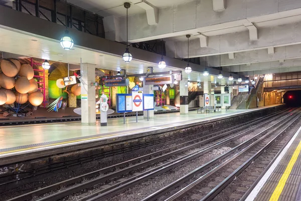 London, Storbritannien-maj 13, 2019: berömda Londons tunnelbanestation Gloucester Road. — Stockfoto