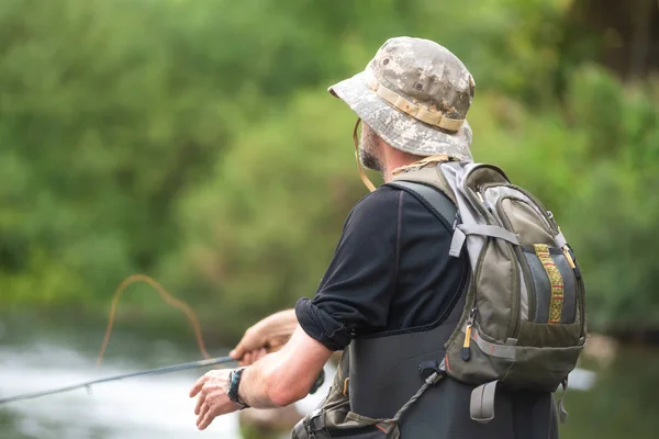 Pescatori professionisti con canna da pesca, hobby e attività sportiva . — Foto Stock