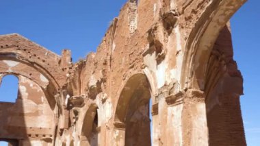 Antik Belchite köyünün Anıt Kalıntıları. İspanyol iç savaşı sırasında İspanyol köyü yıkıldı.