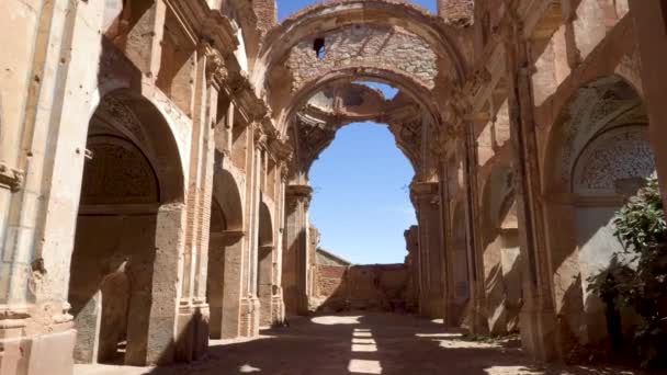 Ruinas conmemorativas de la antigua aldea de Belchite. Pueblo español destruido durante la guerra civil española . — Vídeos de Stock