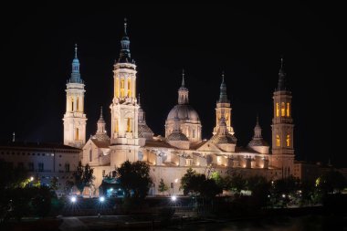 Virgen Del Pilar Ve Ebro Nehri Bazilikası Gece Görünümü, Zaragoza, Aragon, İspanya.