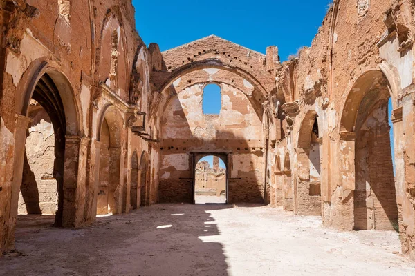 Ruínas de Belchite, Espanha, cidade de Aragão que foi completamente destruída durante a guerra civil espanhola . — Fotografia de Stock