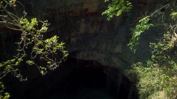 西班牙阿拉贡Grisel的深层自然下沉孔. — 图库视频影像
