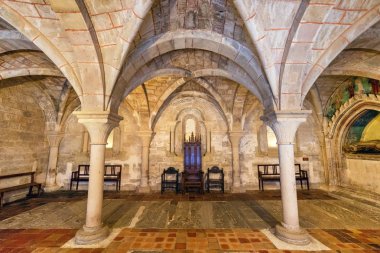 Aragon, İspanya - 11 Ağustos 2019: Veruela'nın ünlü sarnıç manastırının iç kısmı, Aragon, İspanya.