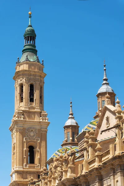 Szczegóły Bazyliki katedralnej Matki Bożej słupa w Saragossie, Aragonii, Hiszpania. — Zdjęcie stockowe
