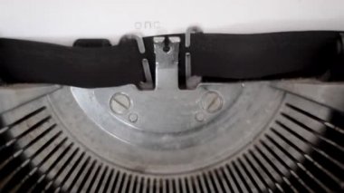 Once upon a Time, eski bir daktiloüzerine metin, yakın çekim, eski kağıda mürekkep.
