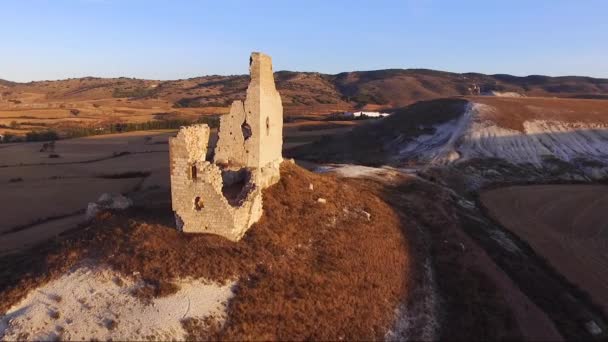 Burgos eyaleti, Kastilya ve Leon, İspanya antik kale kalıntıları havadan görünümü. — Stok video