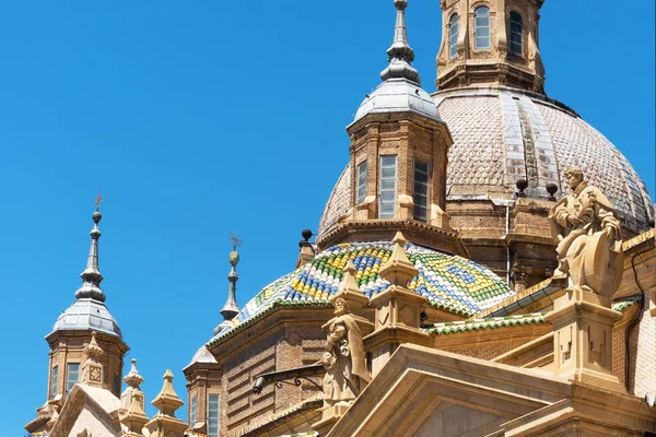 Detalhe da Basílica Catedral de Nossa Senhora do Pilar em Zaragoza, Aragão, Espanha . — Fotografia de Stock