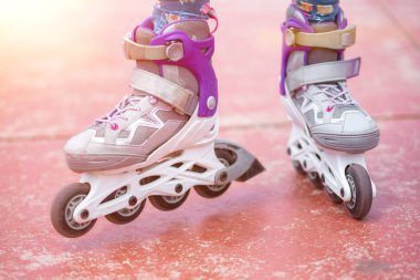 Paten ayakkabılarını kapat. Gençlik ve spor yaşam tarzı kavramı.