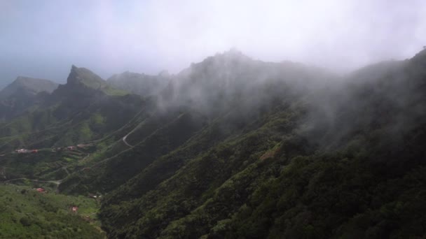 Cordillera en Parque Natural de Anaga En Tenerife, Islas Canarias, España . — Vídeo de stock