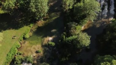 Pedrosa de Tobalina, Burgos, İspanya 'da güzel bir şelale manzarası .