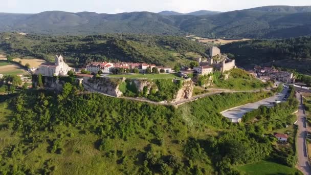 Vista aérea da pitoresca vila medieval de Frias, na província de Burgos, Espanha. Destino turístico famoso . — Vídeo de Stock