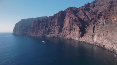 Los Gigantes Acantilados de los Gigantes olarak bilinen uçurumlar Tenerife, Kanarya Adaları, İspanya