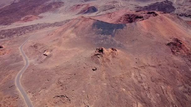 Incredibile vista aerea di un cratere vulcanico nell'isola di El Hierro, Isole Canarie, Spagna. — Video Stock