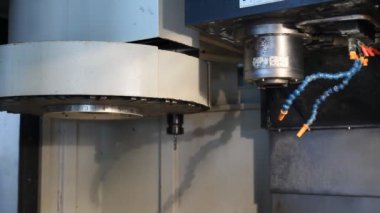 Bilgisayar Sayısal Denetimi (Cnc) Araçlar arasında geçiş yapan makine.