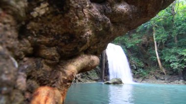 Derin orman Erawan şelale Milli Parkı Kanchanaburi Tayland, şelaleler