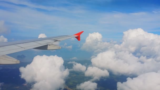 Vliegtuigvleugel Luchtzicht Vanuit Raam Wolk — Stockvideo