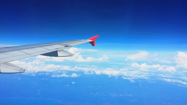 Flygplansvinge Och Sky Från Fönstret Molnet — Stockvideo