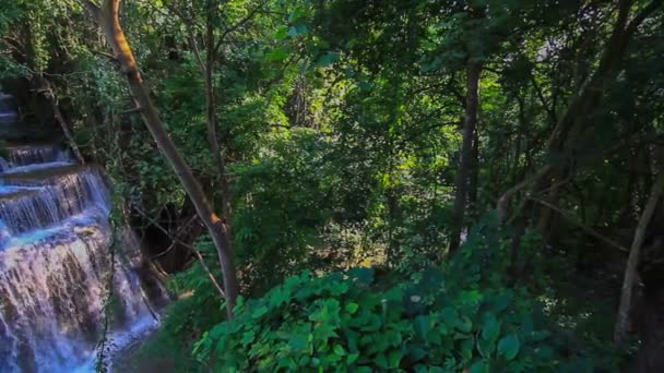 Cachoeiras Floresta Profunda Erawan Cachoeira Parque Nacional Kanchanaburi Tailândia — Vídeo de Stock