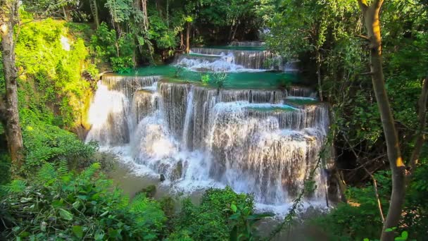 Vattenfall Djupa Skogen Erawan Vattenfall Nationalparken Kanchanaburi Thailand — Stockvideo