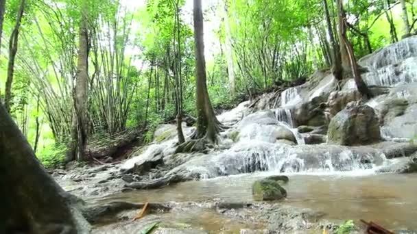 Cascadas Bosque Profundo Cascada Erawan Parque Nacional Kanchanaburi Tailandia — Vídeo de stock