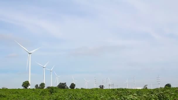 Rüzgar Türbinleri Temiz Yenilenebilir Enerji Üretiyor — Stok video