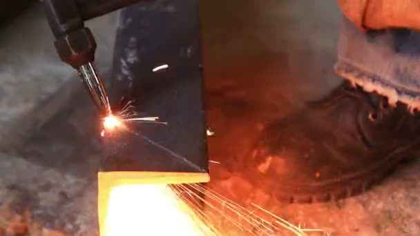 Metallschneiden Mit Gasschweißen Industrieller Hintergrund — Stockvideo
