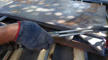 Gaz kaynaklı metal kesimi, endüstriyel arka plan