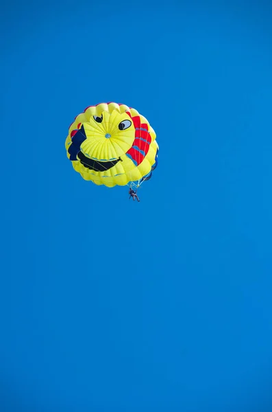 Parachuting Turkish Resort Antalya — Stock Photo, Image