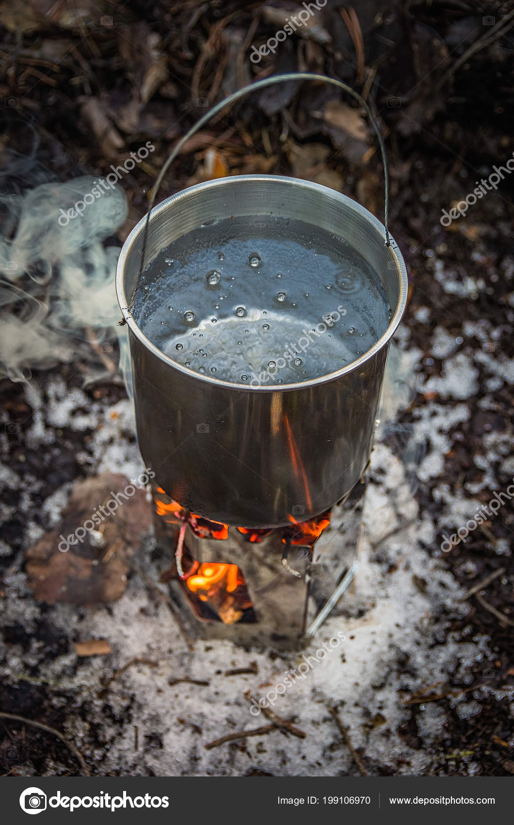 Hiking Bowler Water Boiling Hiking Stove Campfire — Stock Photo