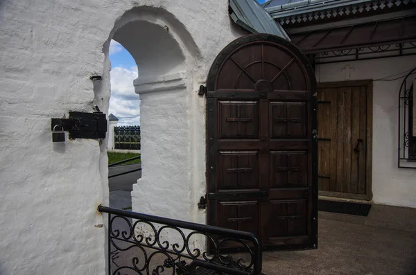 Giriş kapısı Ortodoks Manastırı. Abalakskij Manastırı, Tobolsk.