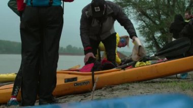 İnsanlar Sup için hazır olup olduğunu kontrol