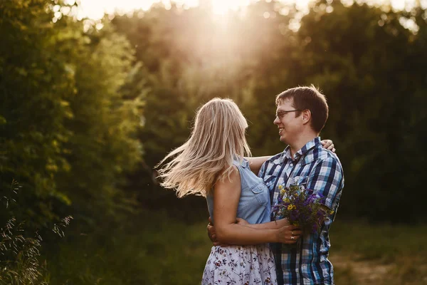 Happy Loving Young Couple Hugging Outdoors Sunset Summer — Stock Photo, Image