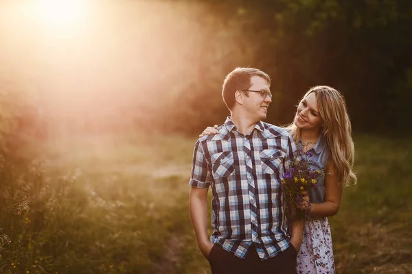 Young Happy Woman Hugging Man Outdoors Sunset — Stock Photo, Image