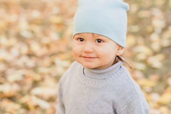 Pequeño Suéter Bebé Lindo Otoño —  Fotos de Stock